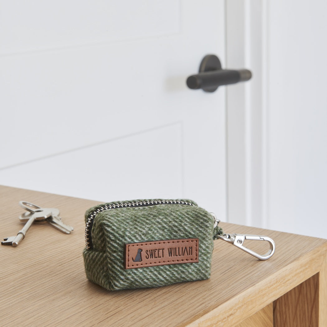 Chic Poo Bag Holder From Sweet William