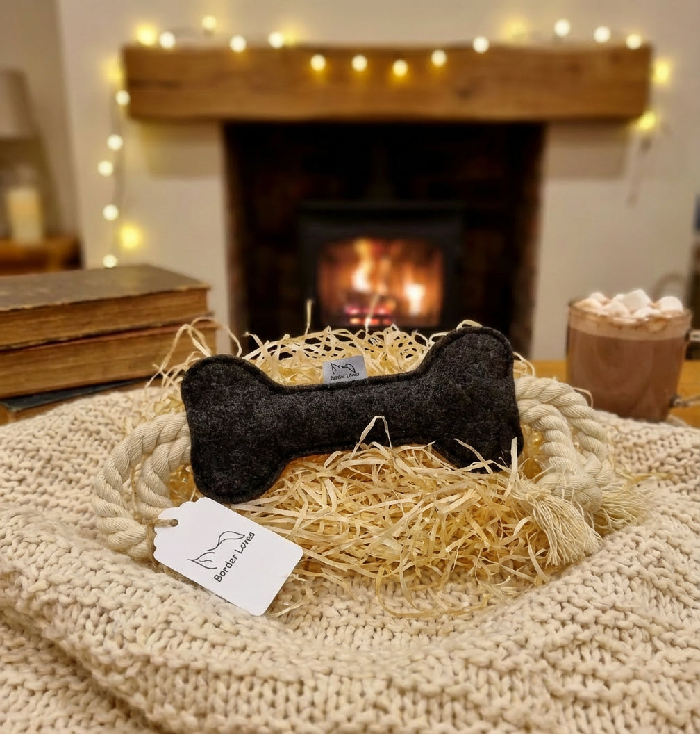 Border Loves Natural Felt Rope Chew Toy